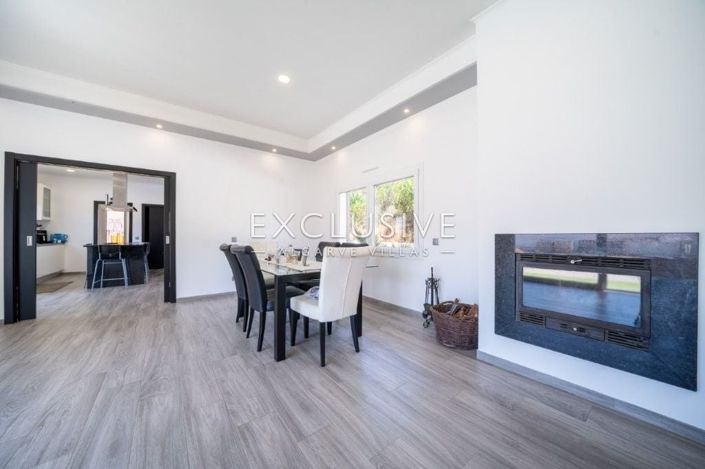 Image No.2-4 Bed Villa for sale