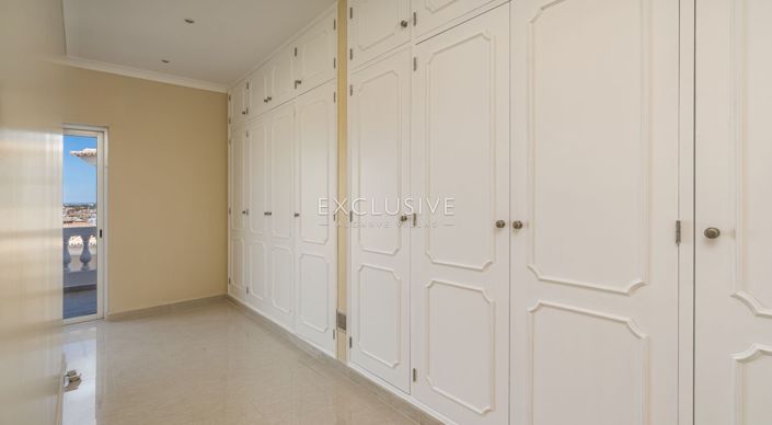 Image No.10-3 Bed Villa for sale