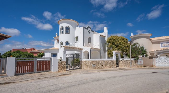 Image No.29-3 Bed Villa for sale