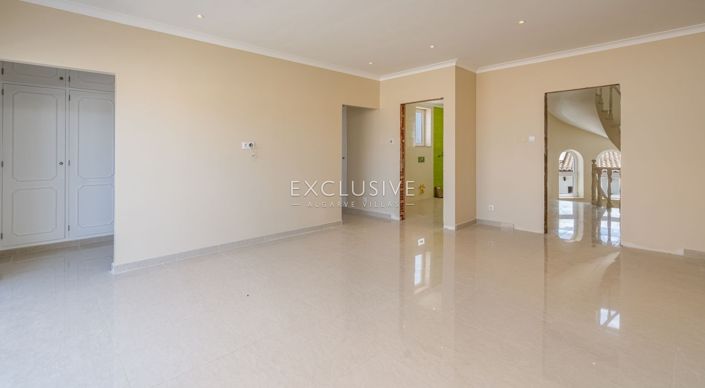 Image No.9-3 Bed Villa for sale