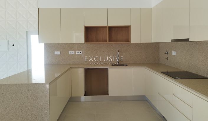 Image No.10-3 Bed Villa for sale