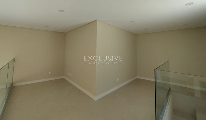 Image No.21-3 Bed Villa for sale