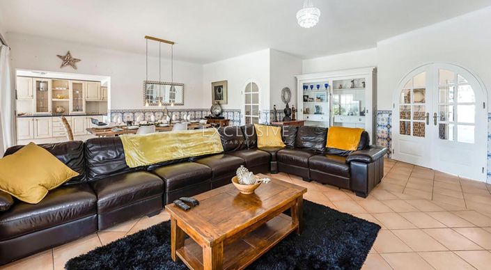 Image No.12-6 Bed Villa for sale