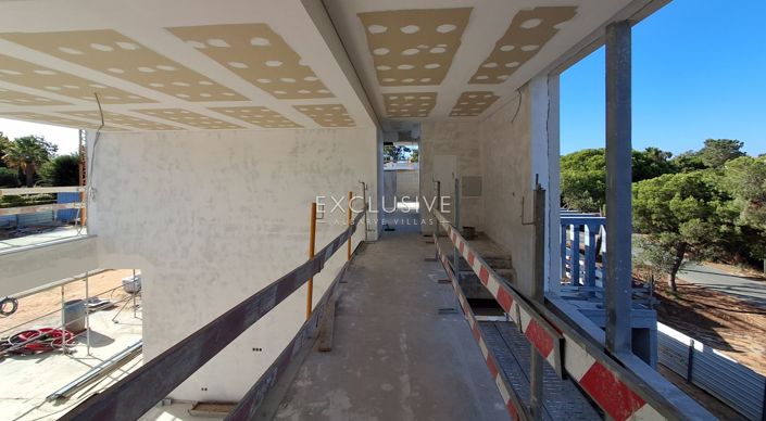 Image No.3-4 Bed Villa for sale