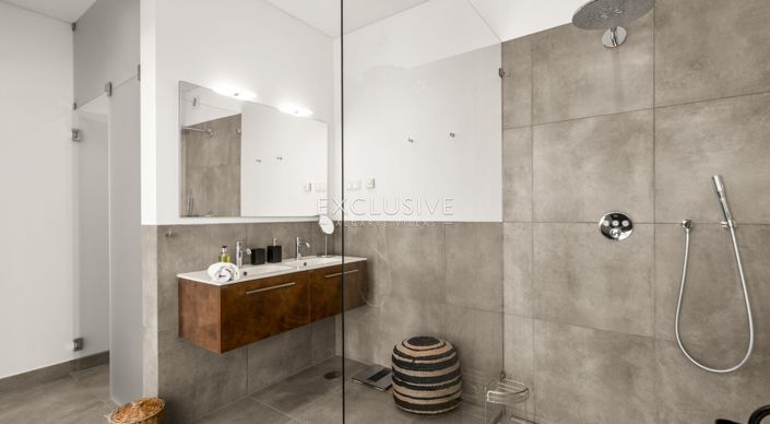 Image No.12-4 Bed Villa for sale