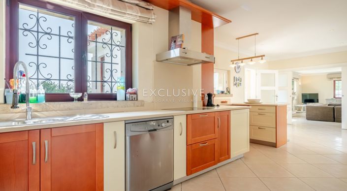 Image No.9-6 Bed Villa for sale