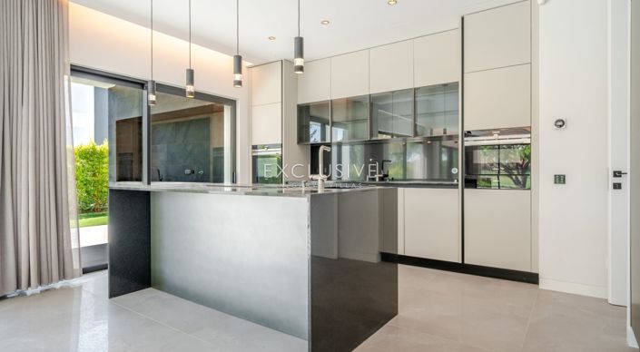 Image No.12-4 Bed Villa for sale