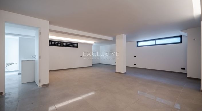 Image No.29-4 Bed Villa for sale