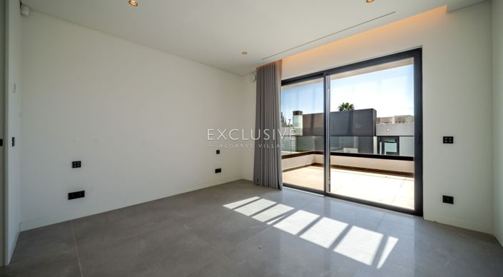 Image No.38-4 Bed Villa for sale