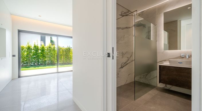 Image No.9-4 Bed Villa for sale