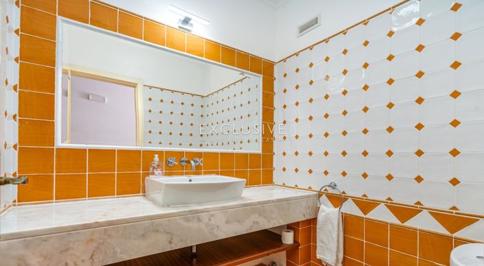 Image No.7-7 Bed Villa for sale