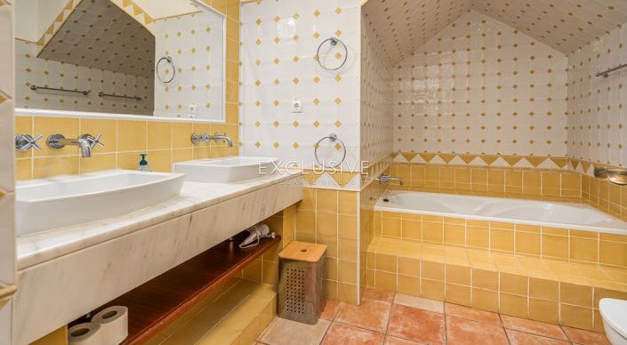 Image No.9-7 Bed Villa for sale