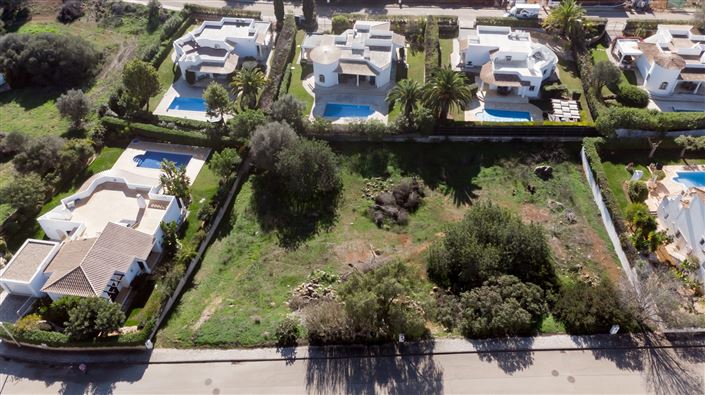 Image No.1-3 Bed Land for sale
