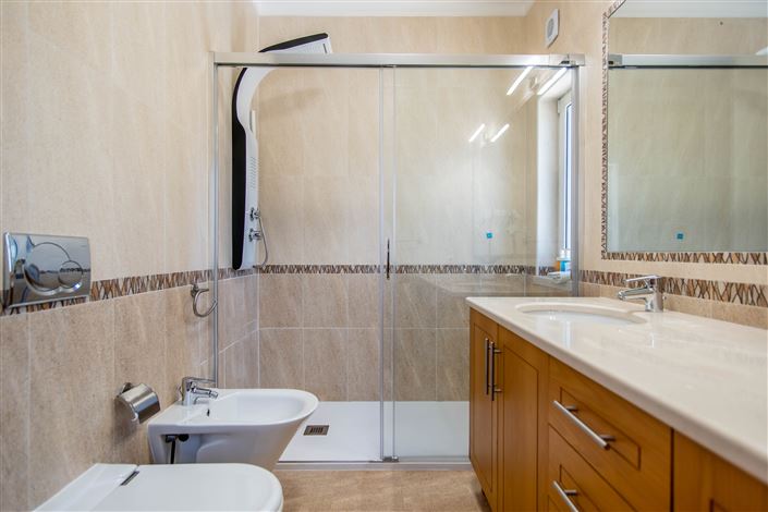 Image No.5-5 Bed Villa for sale