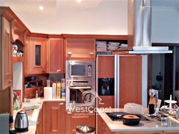 60421-4-bedroom-villa-1-bedroom-apartment-in-