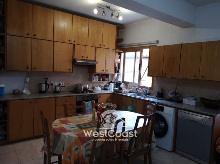 Image No.4-10 Bed Commercial for sale