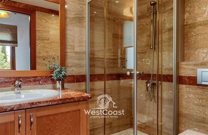 Image No.10-5 Bed Villa for sale