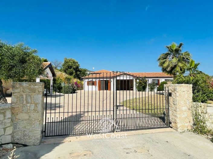 Image No.1-6 Bed Bungalow for sale