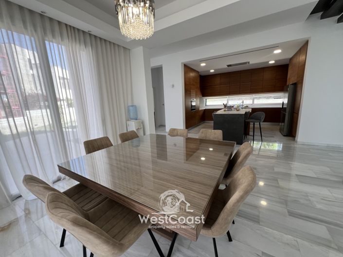 Image No.8-5 Bed Villa for sale