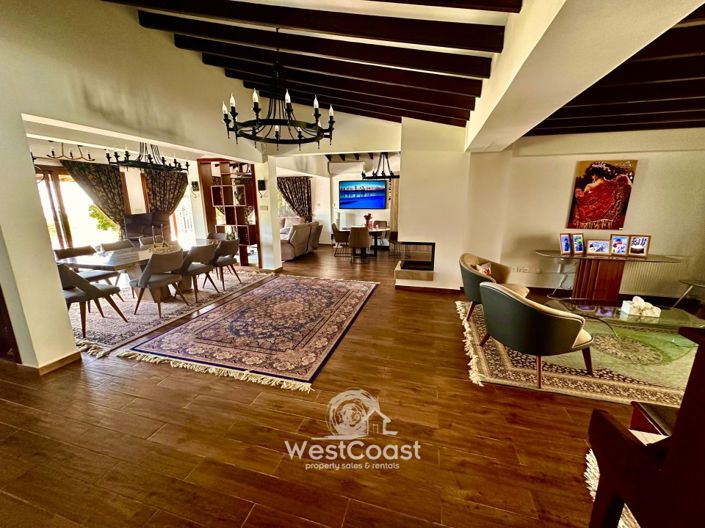 Image No.2-7 Bed Villa for sale