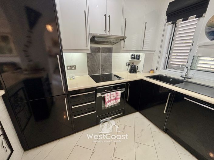 Image No.5-2 Bed Villa for sale