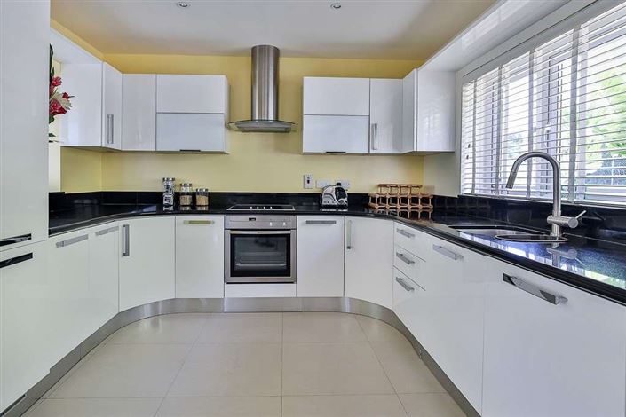 Image No.8-4 Bed Townhouse for sale