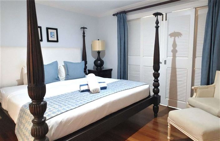 Image No.10-4 Bed Townhouse for sale