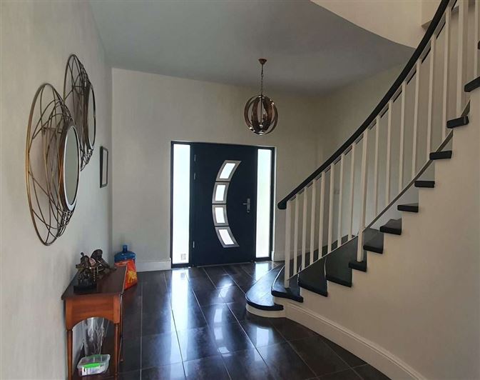 Image No.2-5 Bed Villa for sale