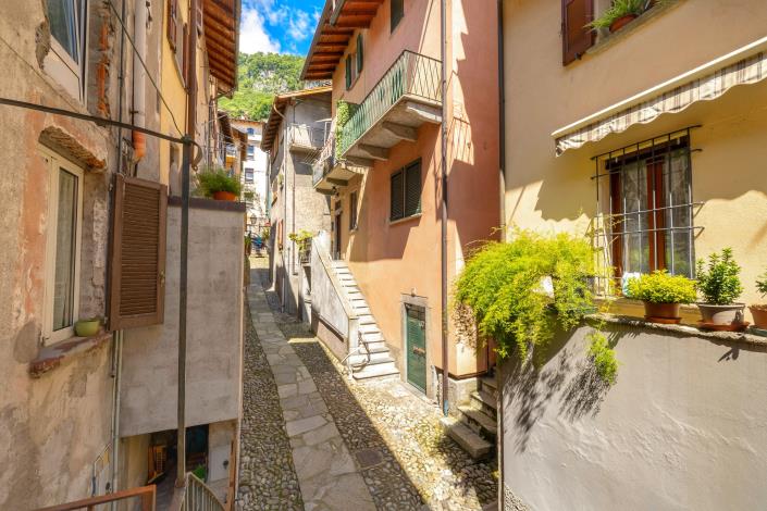 Image No.24-4 Bed Semi-Detached for sale