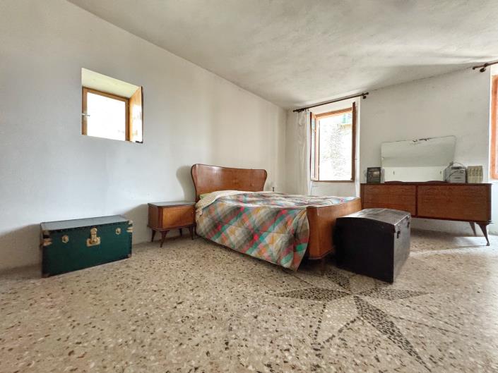 Image No.23-2 Bed Semi-Detached for sale