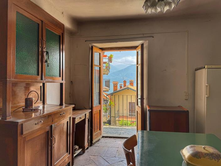 Image No.15-2 Bed Semi-Detached for sale