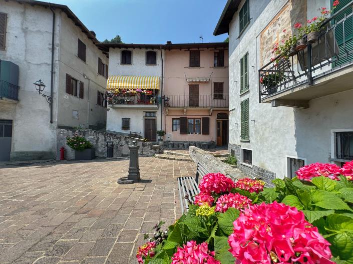 Image No.48-2 Bed Semi-Detached for sale