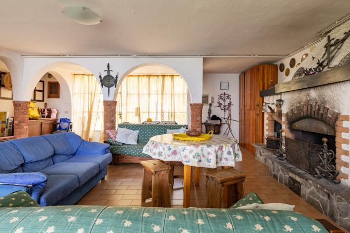 Image No.6-4 Bed House for sale