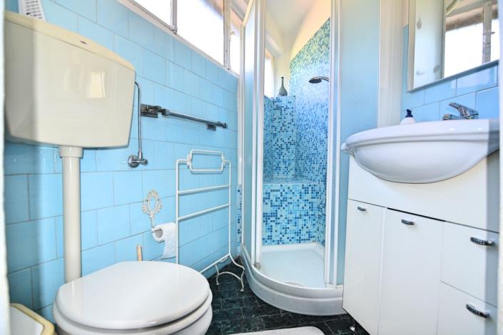 Image No.5-2 Bed House for sale