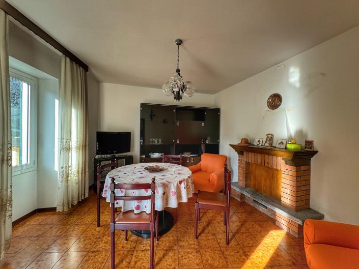 Image No.3-2 Bed Semi-Detached for sale