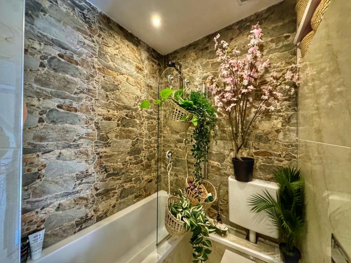 Image No.17-2 Bed Semi-Detached for sale