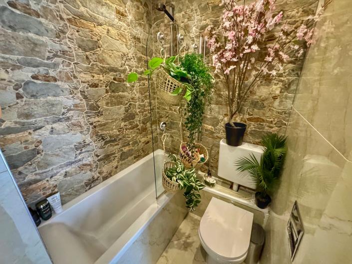 Image No.18-2 Bed Semi-Detached for sale