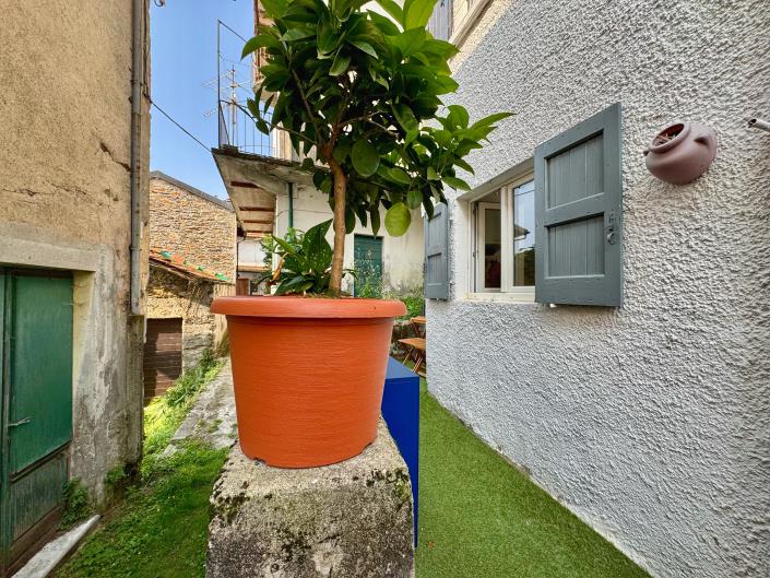 Image No.33-2 Bed Semi-Detached for sale