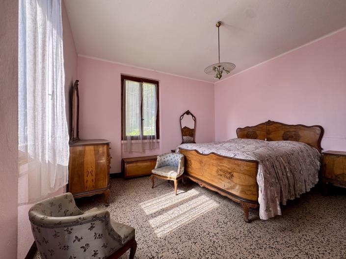 Image No.19-4 Bed House for sale