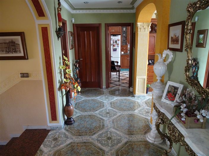 Image No.11-5 Bed Townhouse for sale