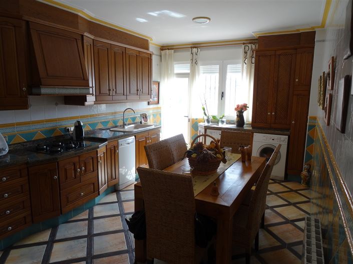 Image No.23-5 Bed Townhouse for sale