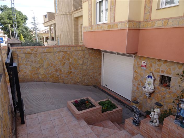 Image No.3-5 Bed Townhouse for sale