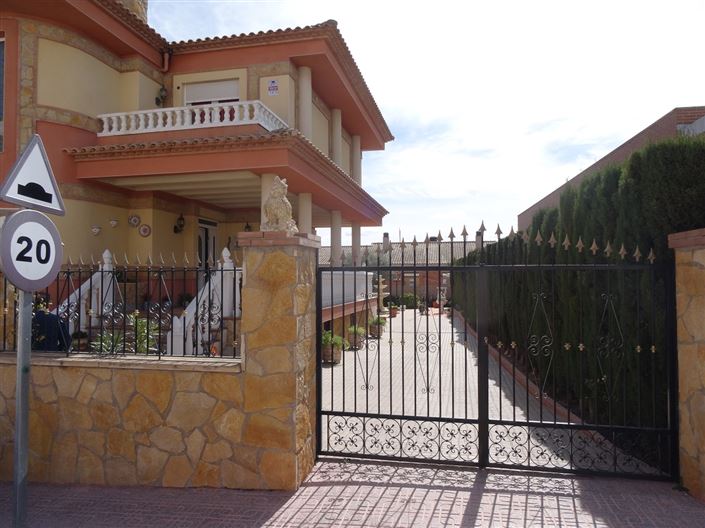 Image No.5-5 Bed Townhouse for sale