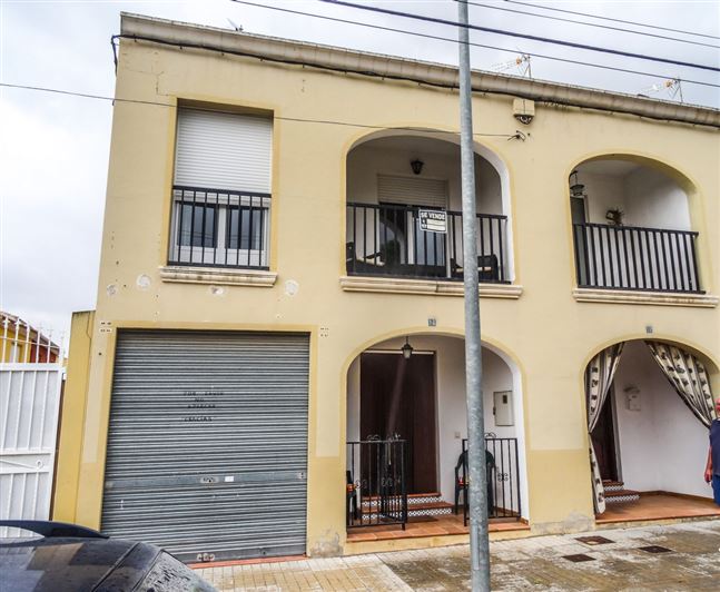 Image No.1-4 Bed Townhouse for sale