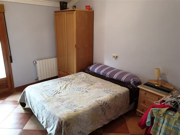 Image No.18-5 Bed Townhouse for sale