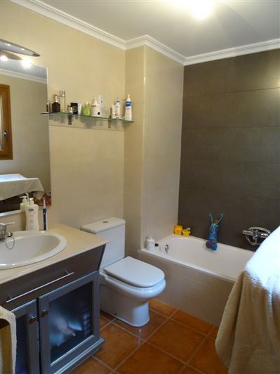 Image No.26-3 Bed Townhouse for sale