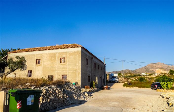 Image No.2-6 Bed Country House for sale