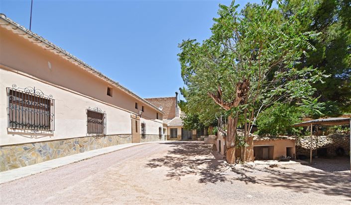 Image No.1-10 Bed Commercial for sale