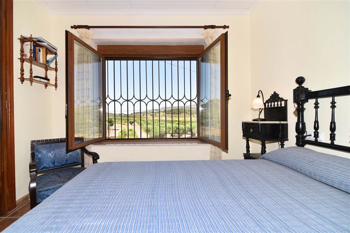 Image No.22-10 Bed Commercial for sale