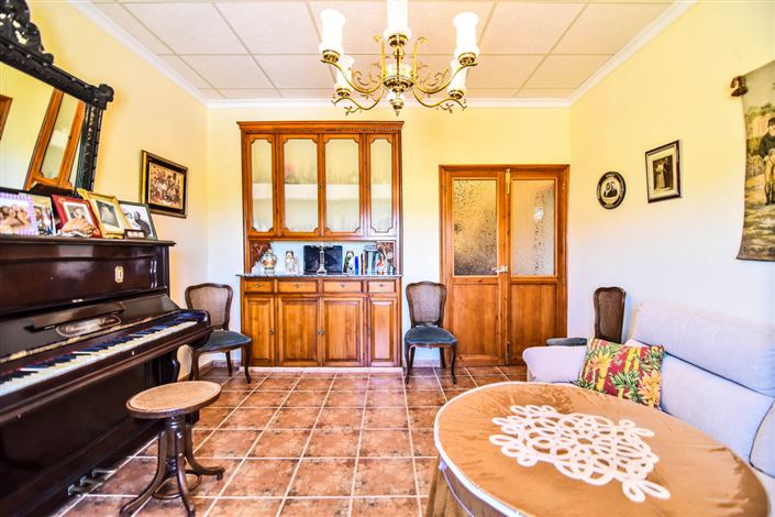 Image No.8-10 Bed Commercial for sale